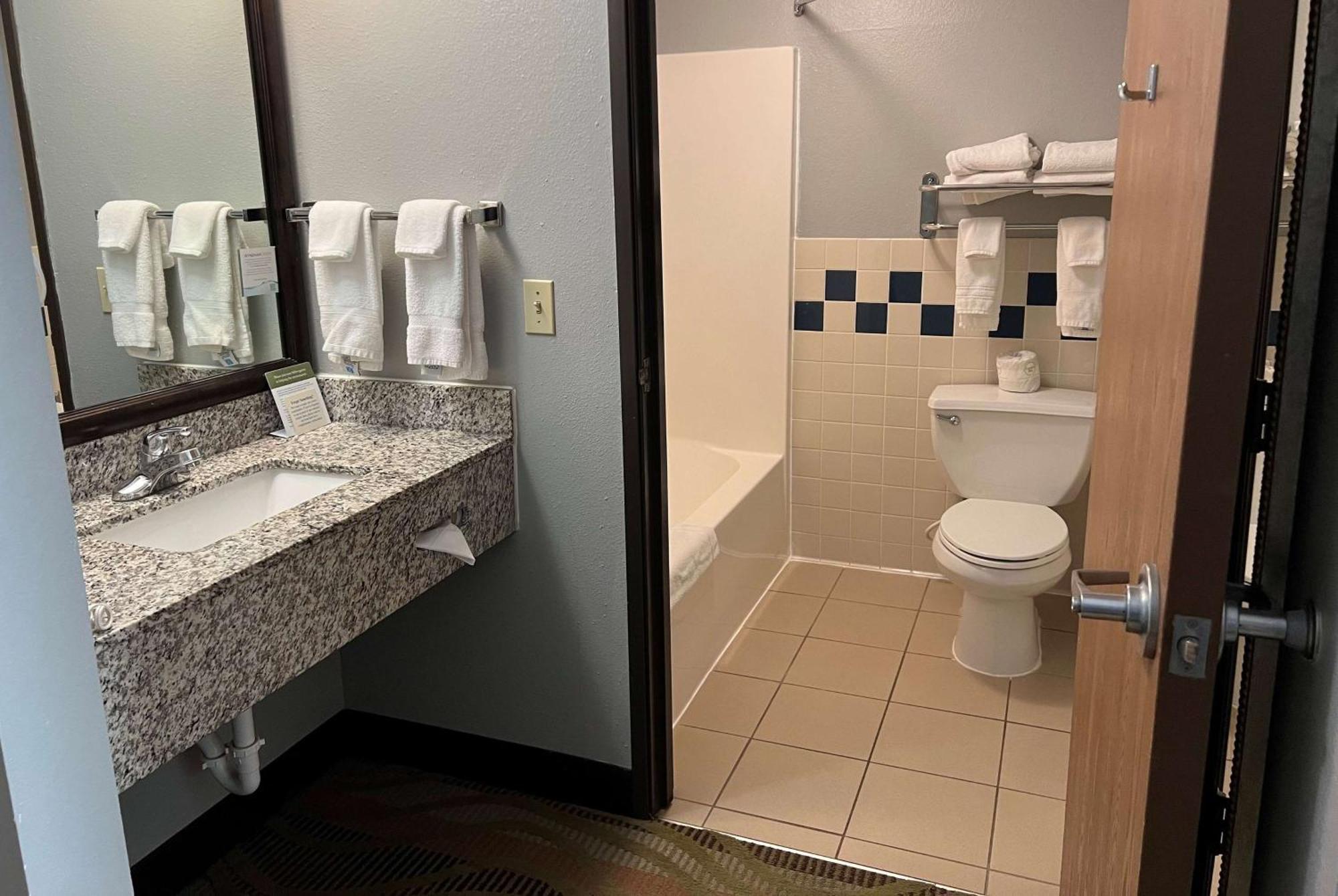 Americinn By Wyndham Republic Eksteriør bilde