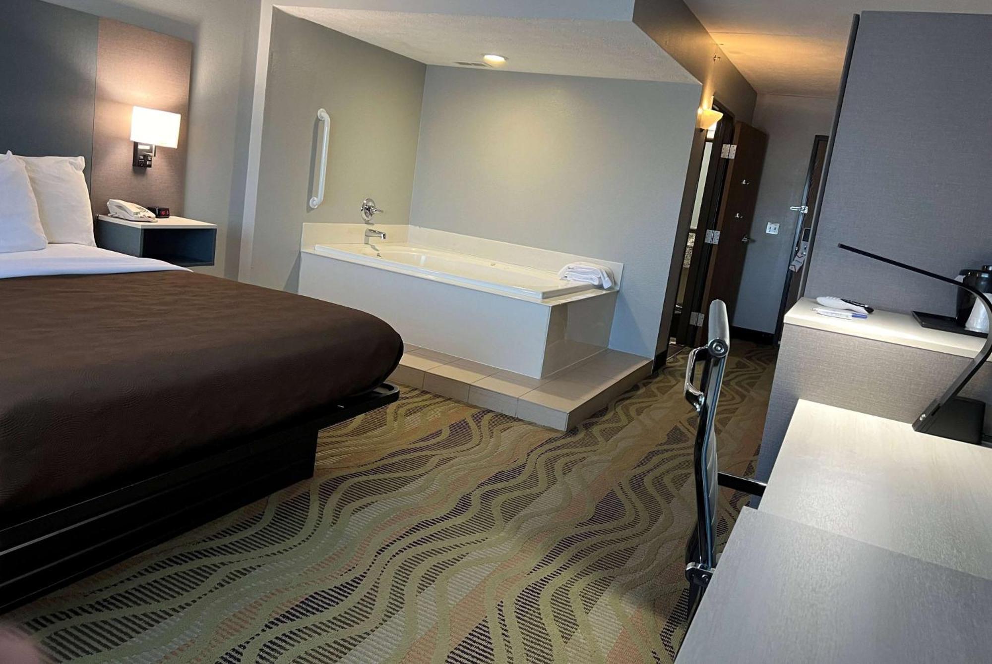 Americinn By Wyndham Republic Eksteriør bilde